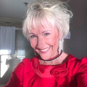 Meet your Posher, Holly